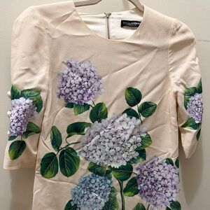 Dolce and Gabbana Hydrangea Floral Dress with Cream/nude Background size 38